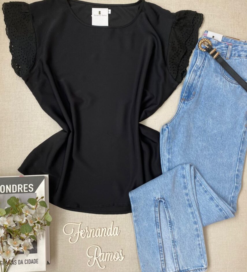 Blusa Manga Curta Feminina Plus Detalhe em Laise Preta Fernanda Ramos Store