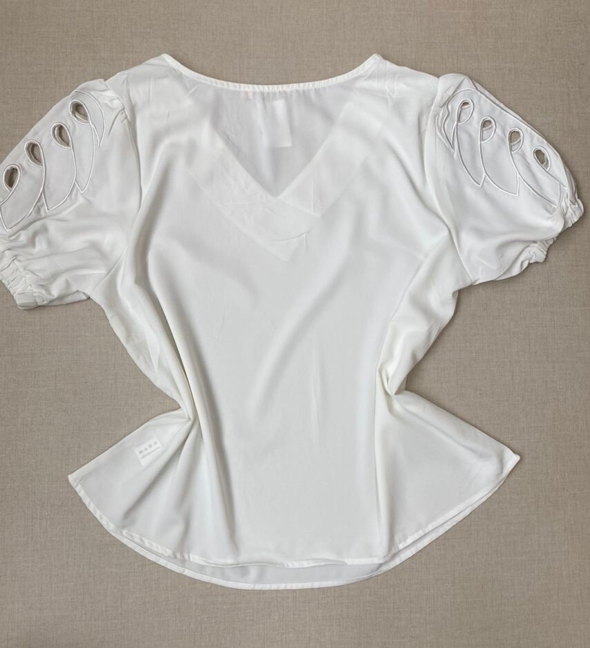 fernandaramosstore com br blusa manga curta feminina plus detalhe nas mangas branca 2