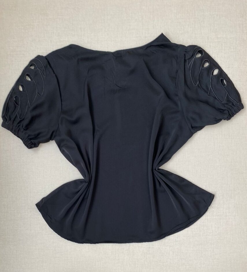 fernandaramosstore com br blusa manga curta feminina plus detalhe nas mangas preta 2