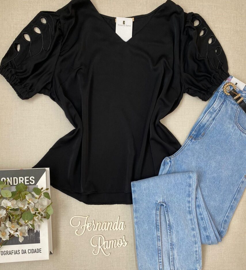 Blusa Manga Curta Feminina Plus Detalhe nas Mangas Preta Fernanda Ramos Store