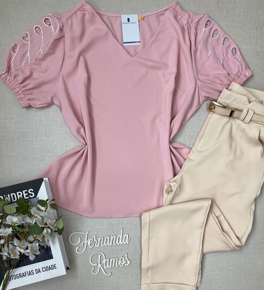 Blusa Manga Curta Feminina Plus Detalhe nas Mangas Rose Fernanda Ramos Store