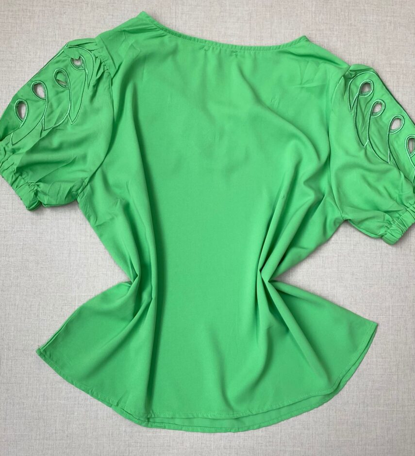 fernandaramosstore com br blusa manga curta feminina plus detalhe nas mangas verde 2