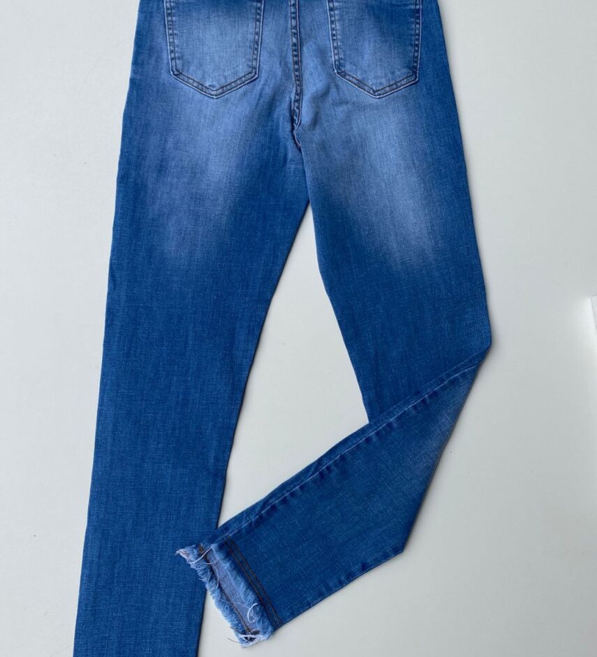 fernandaramosstore com br calca jeans feminina barra desfiada media 2