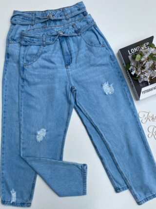 Calça Jeans Feminina Mom com Cinto Fino Lavagem Clara - Fernanda Ramos Store