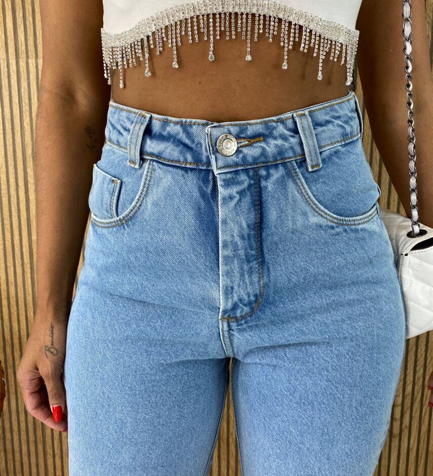Calça Jeans Feminina Mom Helena com Aplicação - Fernanda Ramos Store