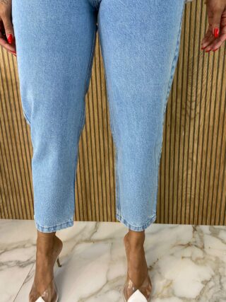 Calça Jeans Feminina Mom Helena com Aplicação - Fernanda Ramos Store