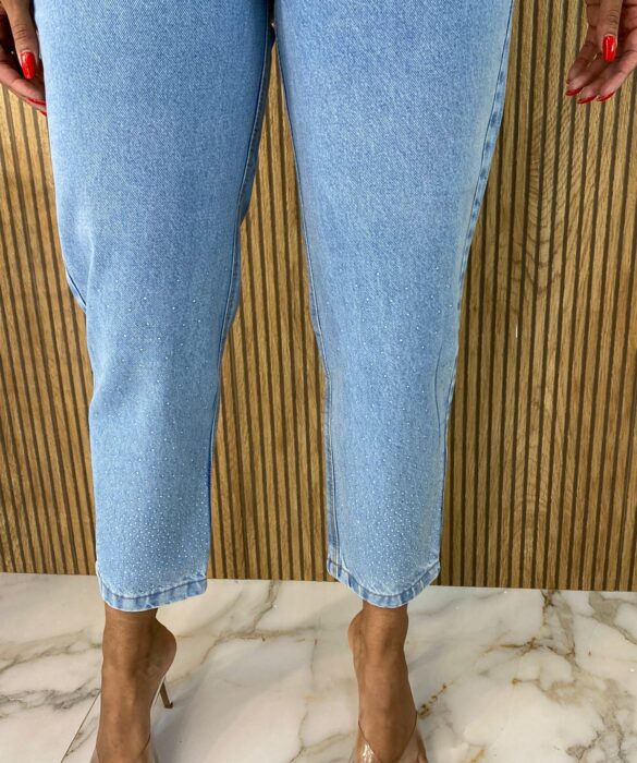 Calça Jeans Feminina Mom Helena com Aplicação - Fernanda Ramos Store