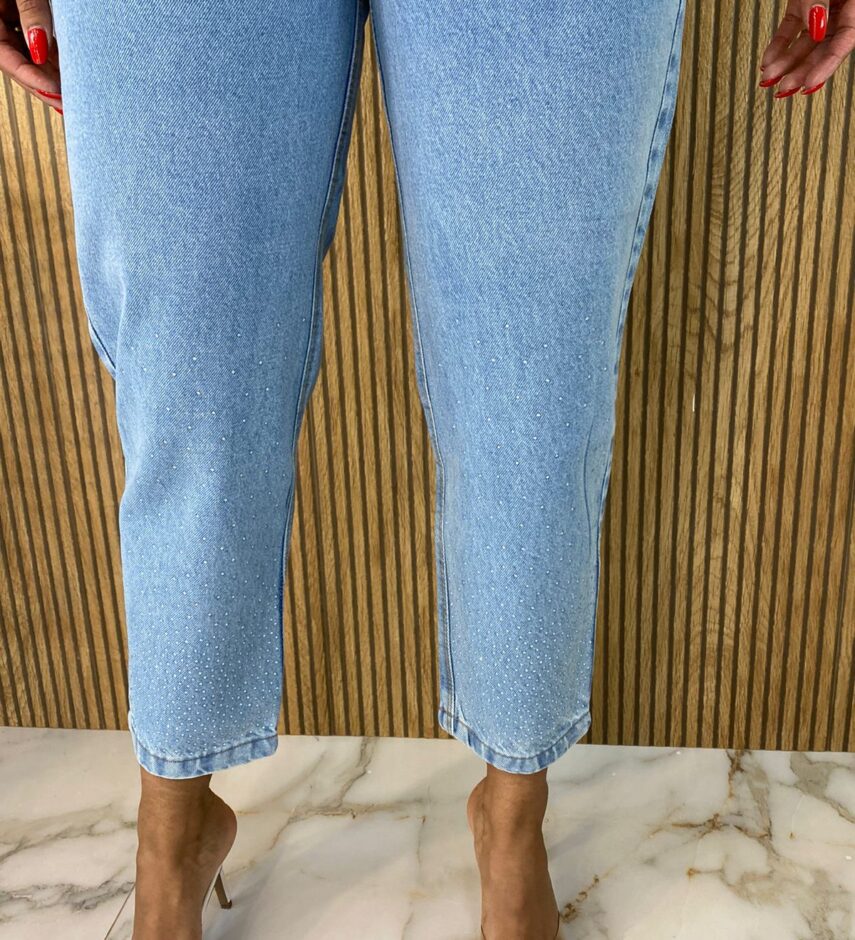 Calça Jeans Feminina Mom Helena com Aplicação - Fernanda Ramos Store