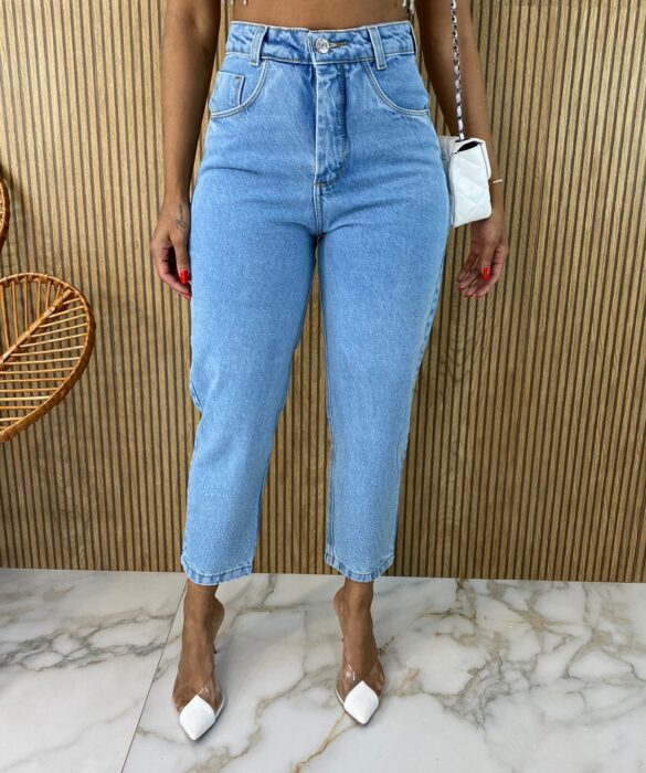 Calça Jeans Feminina Mom Helena com Aplicação - Fernanda Ramos Store