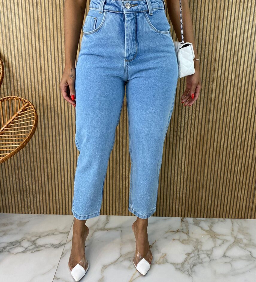Calça Jeans Feminina Mom Helena com Aplicação - Fernanda Ramos Store