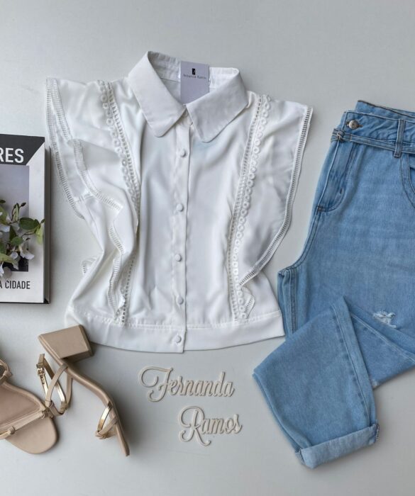 Cropped Feminino Alongado com Botões e Detalhes Branco Fernanda Ramos Store