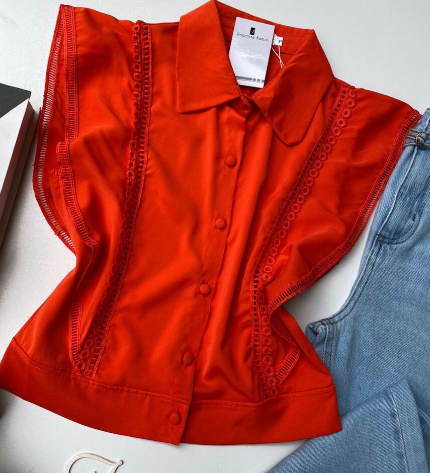 Cropped Feminino Alongado com Botões e Detalhes Coral - Fernanda Ramos Store