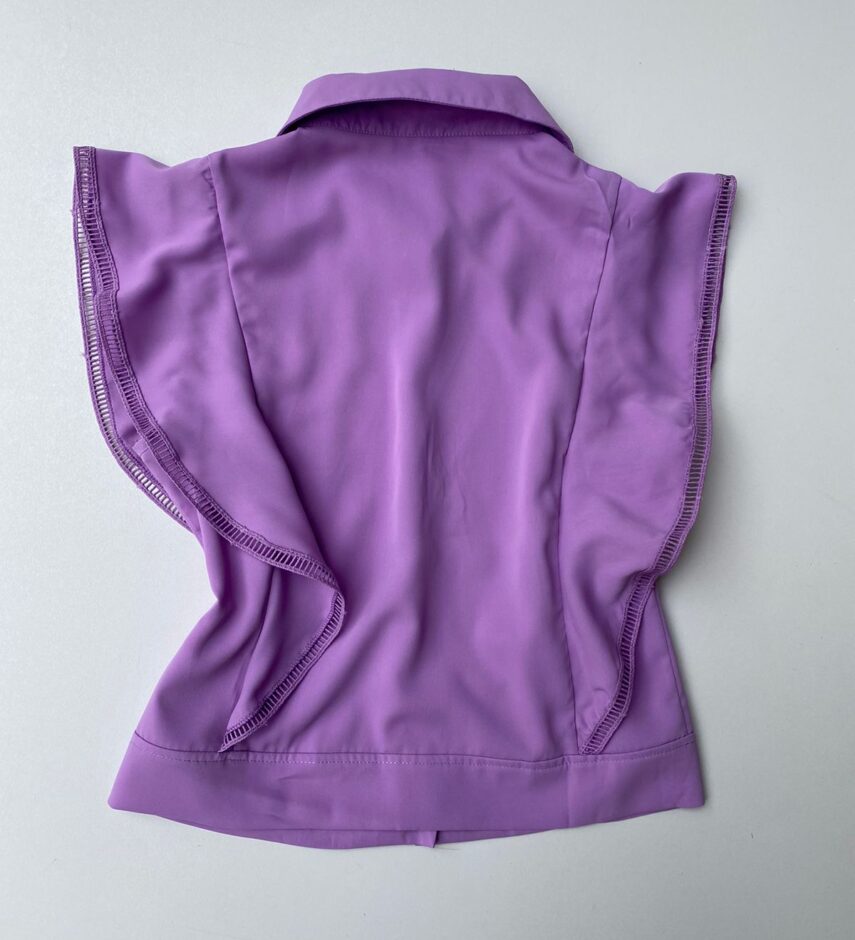 Cropped Feminino Alongado com Botões e Detalhes Lilás - Fernanda Ramos Store