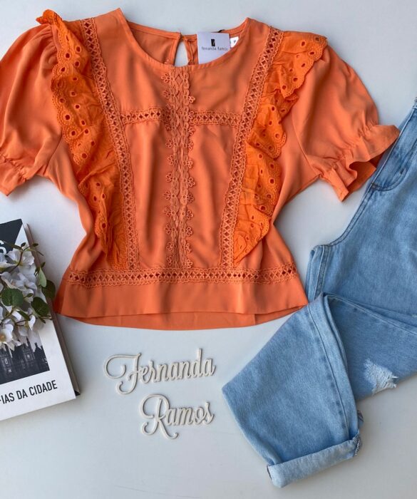 Cropped Feminino Alongado Detalhe em Laise Laranja Fernanda Ramos Store