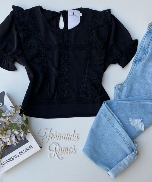 Cropped Feminino Alongado Detalhe em Laise Preto Fernanda Ramos Store