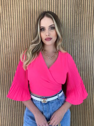 Cropped Feminino com Bojo Manga Plissada Pink Flúor - Fernanda Ramos Store