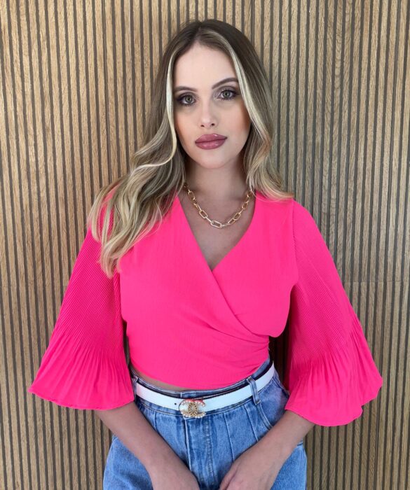 Cropped Feminino com Bojo Manga Plissada Pink Flúor - Fernanda Ramos Store