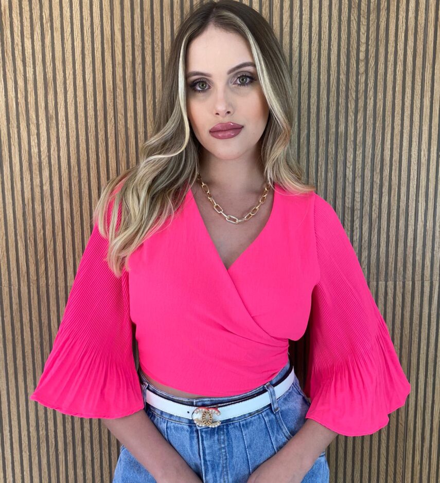 Cropped Feminino com Bojo Manga Plissada Pink Flúor - Fernanda Ramos Store