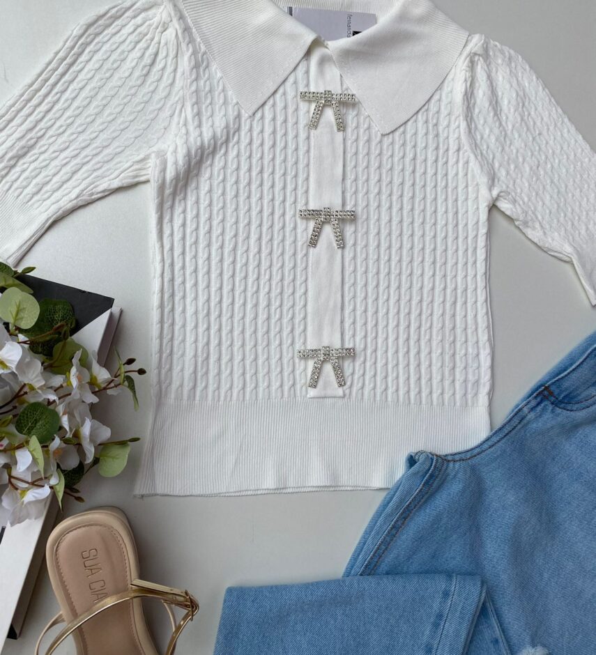 Cropped Feminino Gola Polo com Broche Branco - Fernanda Ramos Store