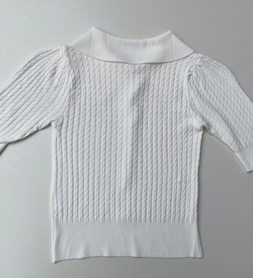 Cropped Feminino Gola Polo com Broche Branco - Fernanda Ramos Store