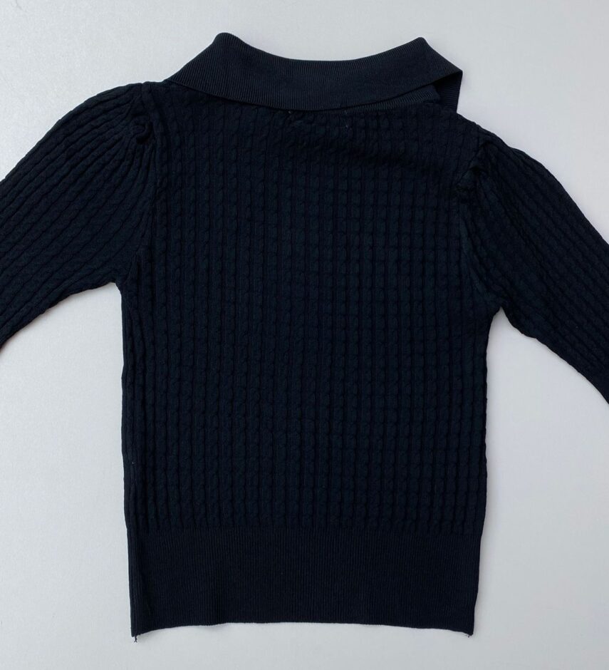 Cropped Feminino Gola Polo com Broche Preto - Fernanda Ramos Store