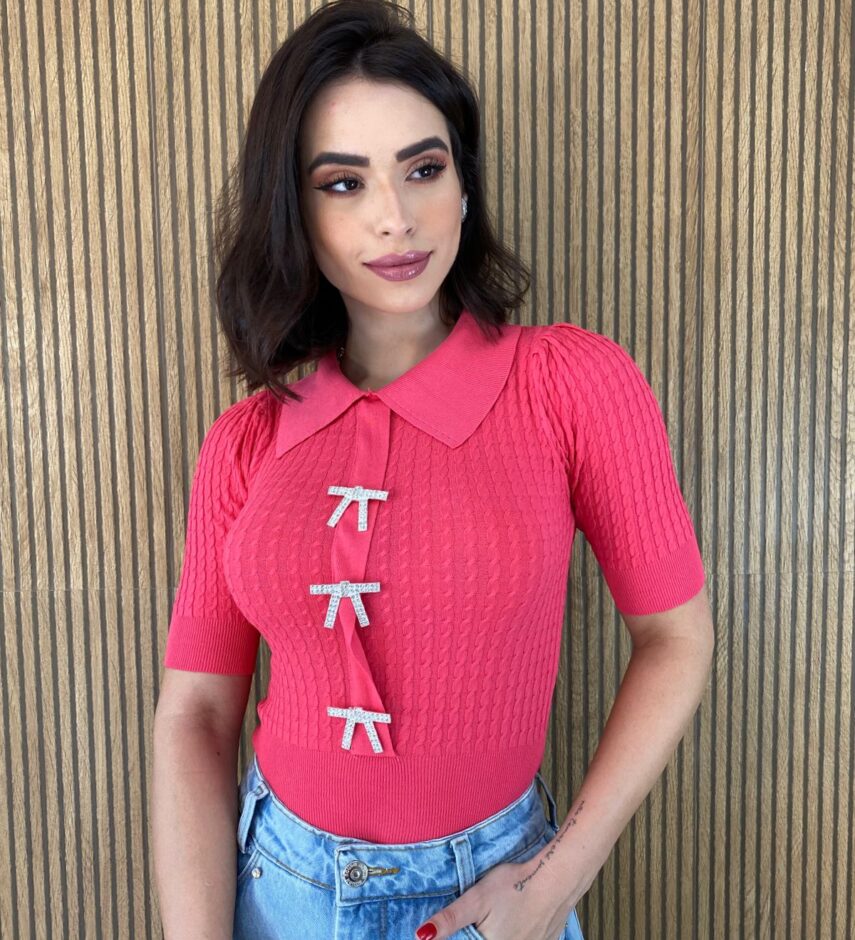 Cropped Feminino Gola Polo com Broche Rosa - Fernanda Ramos Store