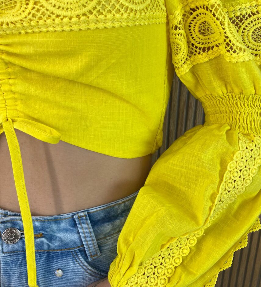 Cropped Feminino sem Bojo Manga Longa com Detalhe Guipir Amarelo - Fernanda Ramos Store