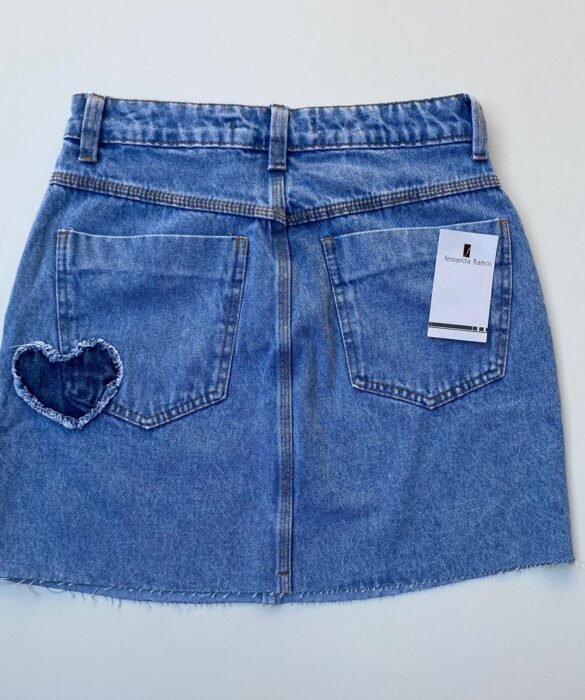 fernandaramosstore com br saia jeans curta heart com detalhe em coracao 2