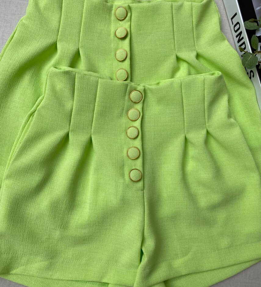 Short Feminino com Botões Encapados Verde Lima - Fernanda Ramos Store