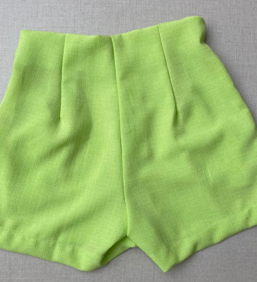 Short Feminino com Botões Encapados Verde Lima - Fernanda Ramos Store