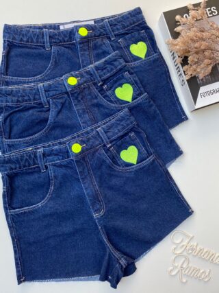 Short Jeans Feminino com Bordado de Coração Fernanda Ramos Store
