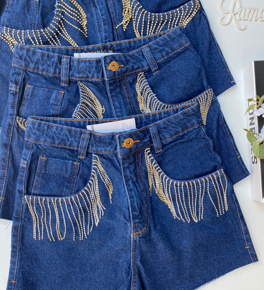 Short Jeans Feminino com Detalhes em Strass - Fernanda Ramos Store