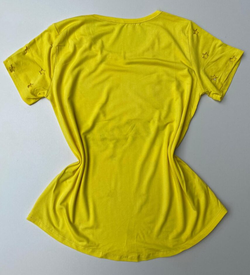 T-shirt Manga Curta com Estampa e Detalhes de Estrelas Amarela - Fernanda Ramos Store