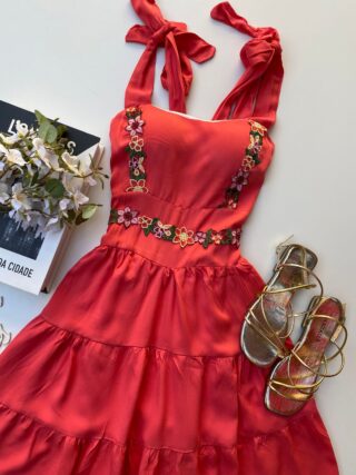 Vestido Curto com Bojo Coral com Detalhes Florais - Fernanda Ramos Store