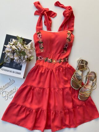 Vestido Curto com Bojo Coral com Detalhes Florais - Fernanda Ramos Store