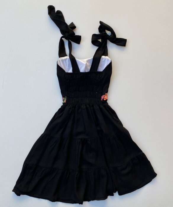 fernandaramosstore com br vestido curto com bojo preto com detalhes florais 2