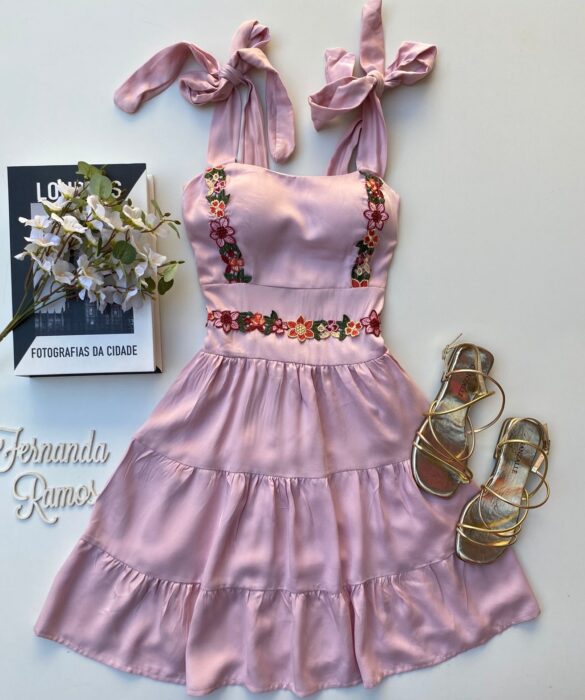 Vestido Curto com Bojo Rose com Detalhes Florais Fernanda Ramos Store