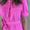 fernandaramosstore com br vestido curto sem bojo com botoes e amarracao rosa 2