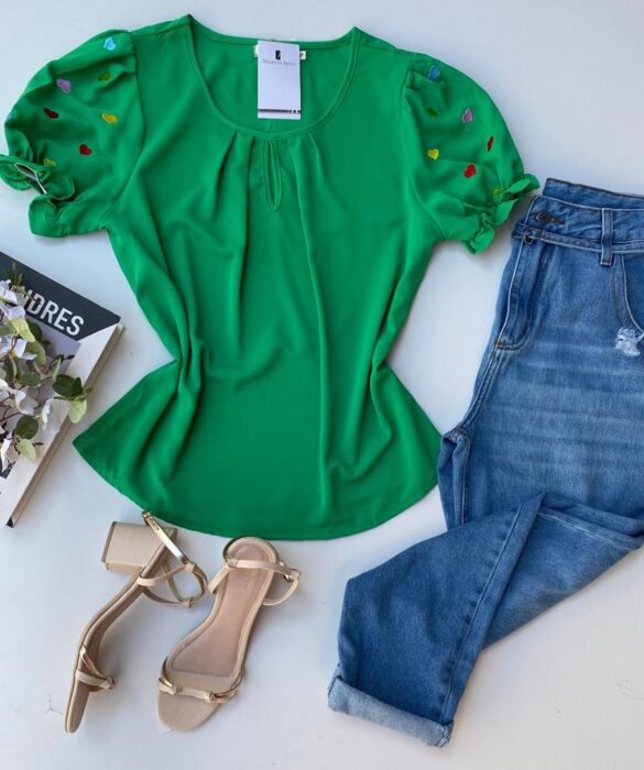 Blusa Feminina Manga com Detalhes em Corações Verde Fernanda Ramos Store