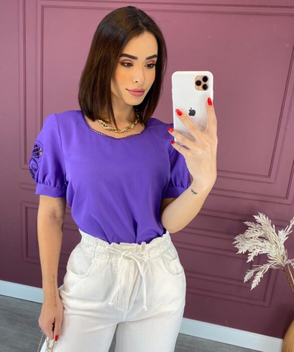 Blusa Feminina Manga Princesa com Detalhes Vazados Roxa Fernanda Ramos Store