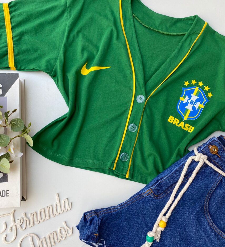 fernandaramosstore com br cropped feminino manga curta com botoes e estampa verde 1