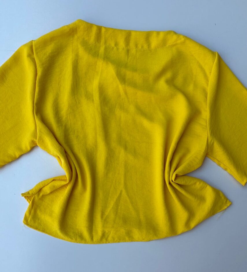 fernandaramosstore com br cropped sem bojo manga curta amarelo com detalhes verde e bolso 2