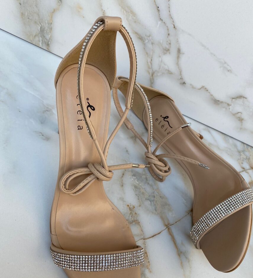 fernandaramosstore com br sandalia feminina de salto bege detalhe em strass 1