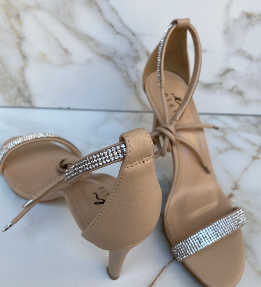fernandaramosstore com br sandalia feminina de salto bege detalhe em strass 2