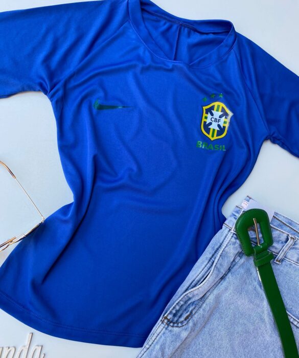 fernandaramosstore com br t shirt manga curta azul com estampa e detalhes azul 1