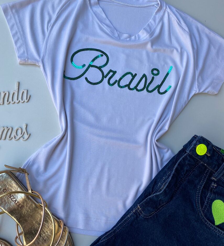fernandaramosstore com br t shirt manga curta com escrita em lantejoula verde 1