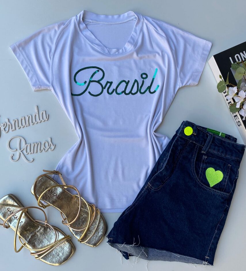 t shirt manga curta com escrita em lantejoula verde fernanda ramos store