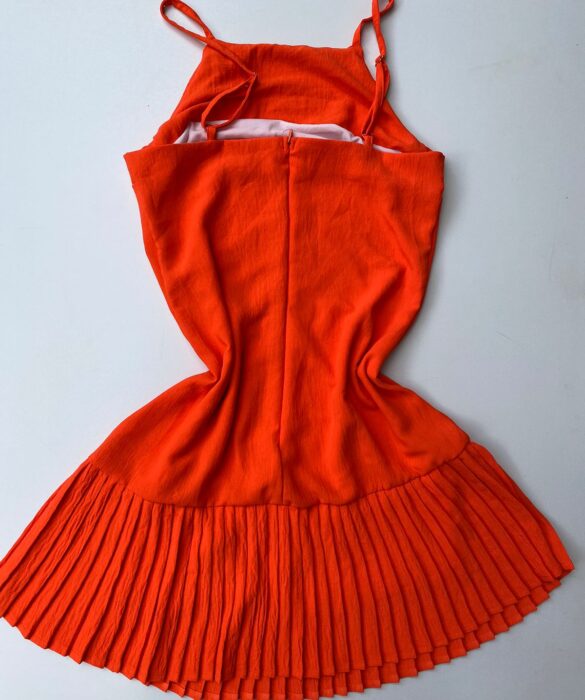 fernandaramosstore com br vestido curto sem bojo barra plissada laranja 1