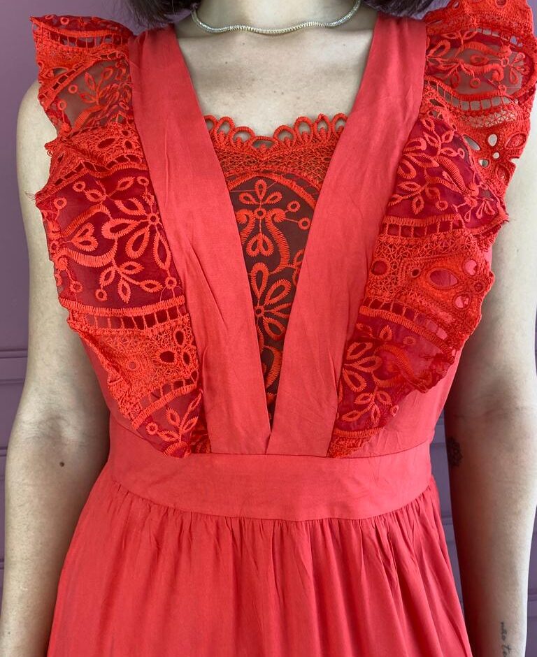 Vestido Longo sem Bojo Vermelho com Detalhes e Zíper Lateral - Fernanda Ramos Store