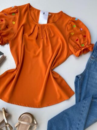 fernandaramosstore com br blusa feminina manga com detalhes em coracoes laranja 1